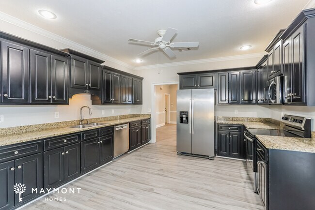 Photo - 2065 Dundee Way