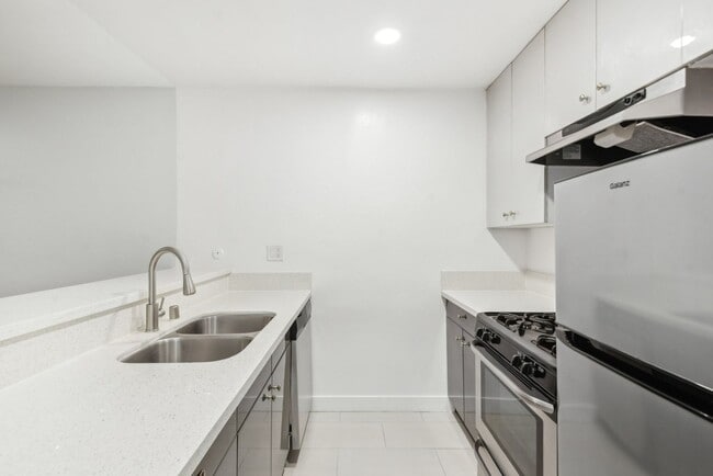 1944 Whitley Ave.