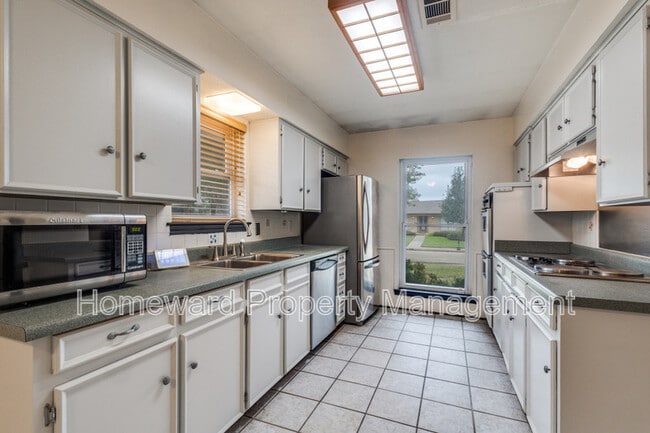 Photo - 718 Knollridge Dr