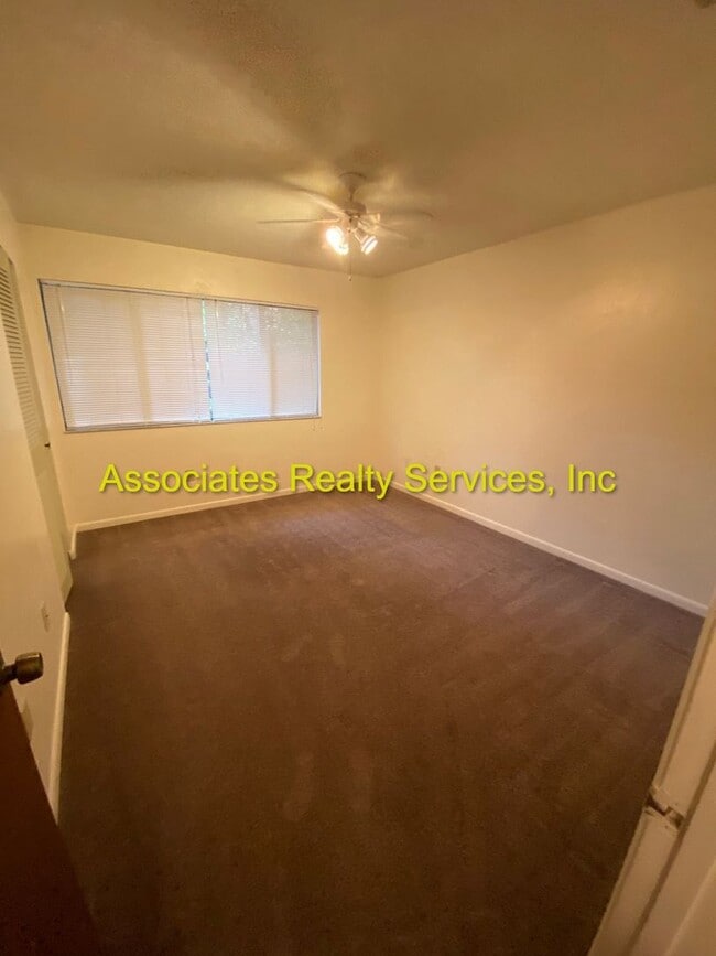 Photo - Cute Foxmoor 2/1.5 Townhome