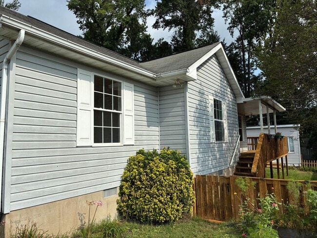 Building Photo - North Beach Bungalow Rental