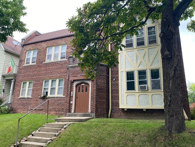 Building Photo - 1820 N 1st St