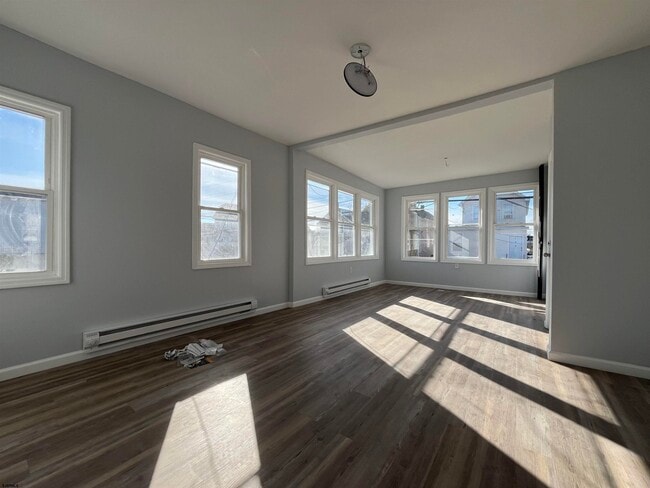 Photo - 511 N Indiana Ave Apartment