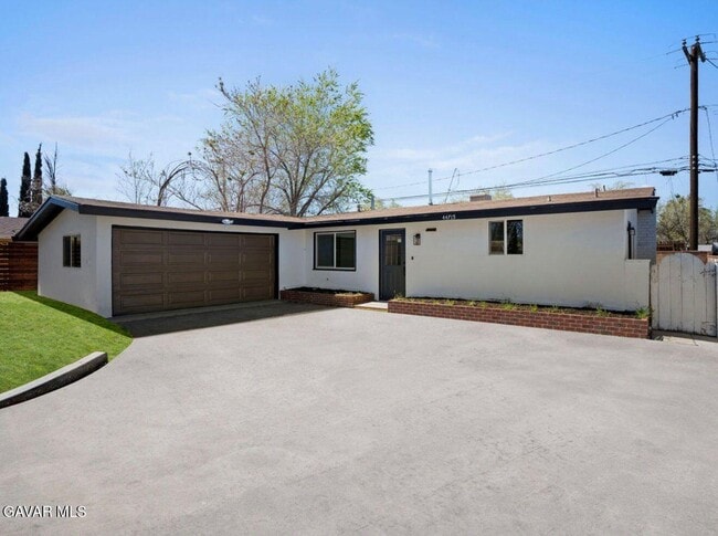 Building Photo - 44715 Gingham Ave