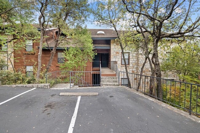 Building Photo - 4711 Spicewood Springs Rd Unit 130