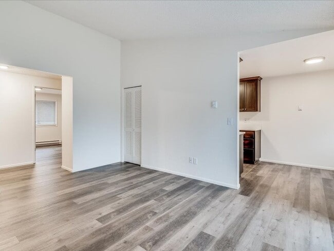 Barclay Square Apartments