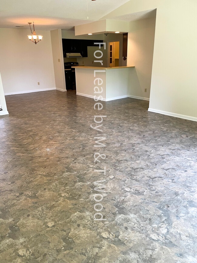 Sala de estar y comedor - 12917 Idlewild Rd