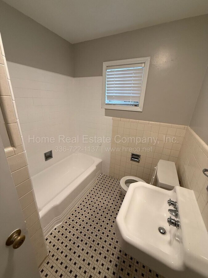 Photo - 2425 Queen St Unit 9