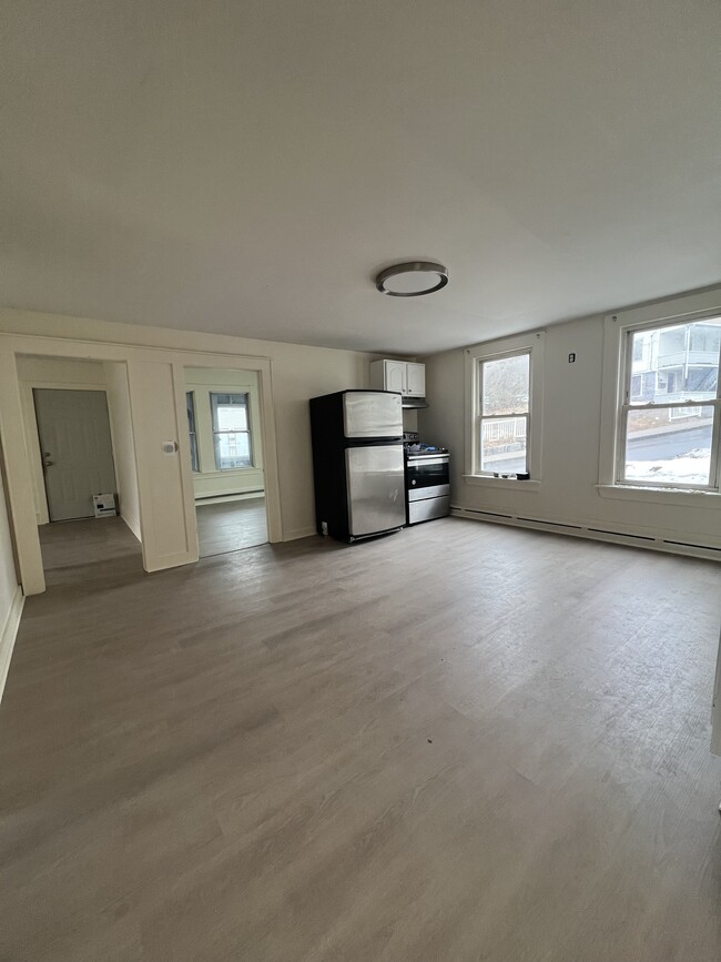 Kitchen/Dining Room - 10 Clifford St Apartments Unit 2