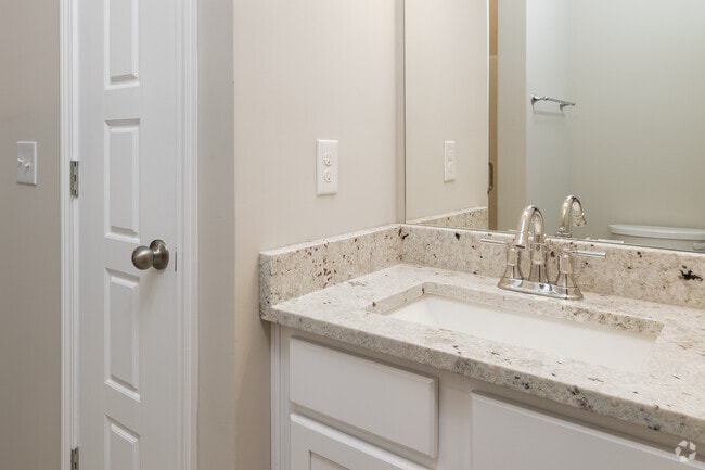 2BR, 2BA - 1,023SF Bathroom