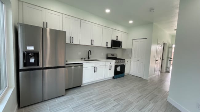 Building Photo - 2577 Fairmount Ave Rental