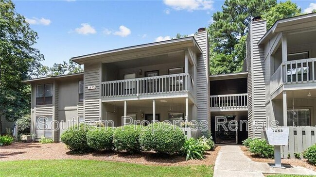 Building Photo - 1853 Tryon Dr Unit 5 - 1 Rental