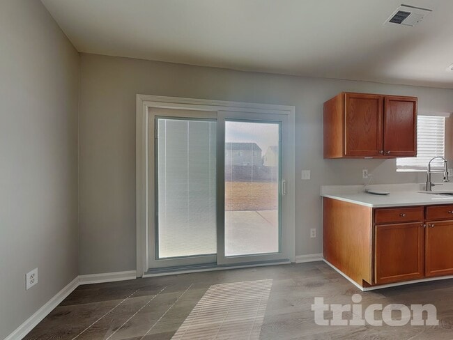 Photo - 814 Topsail Dr