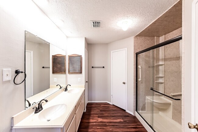 Photo - 6019 Coachgate Dr