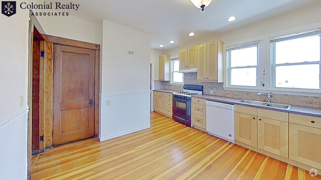 Building Photo - 432 Watertown St Rental