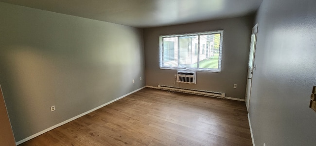 Building Photo - 3278 N Dousman St Rental