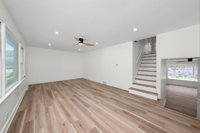 Photo - 16030 University Ave