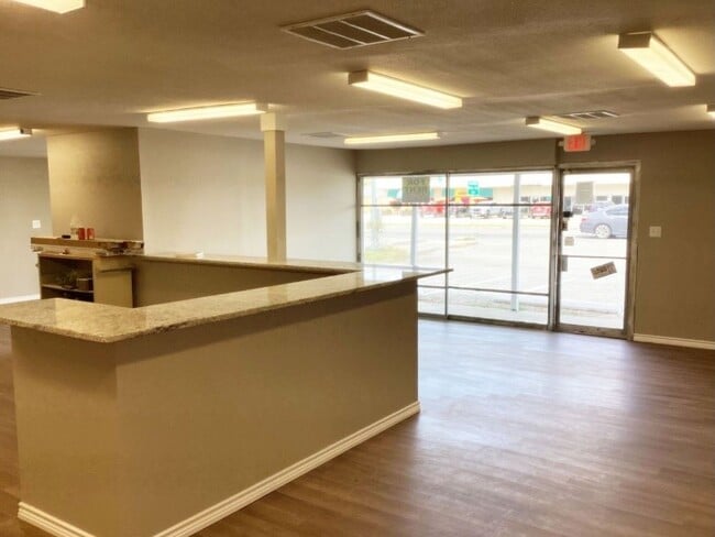 Photo - 1010 1st St E