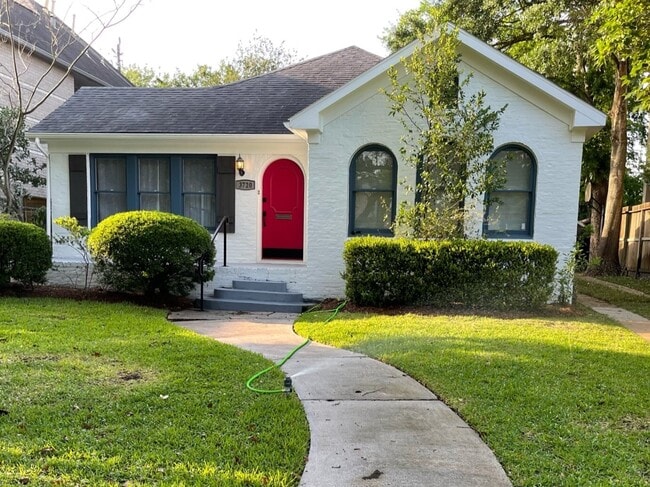 Building Photo - 3720 Jardin St Rental