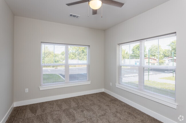 2BR, 2BA - 1,005 SF - Bedroom