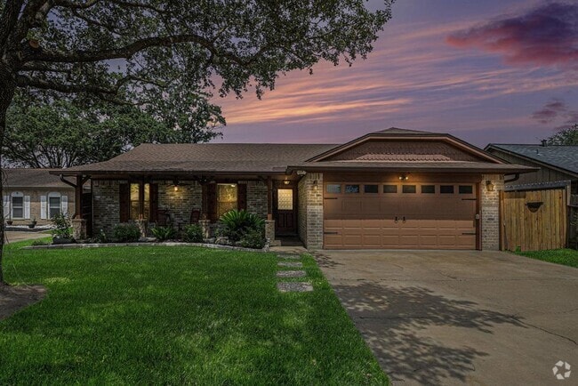 Building Photo - 2512 Village Cir Dr Rental