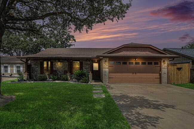 Photo - 2512 Village Cir Dr House