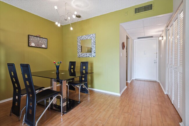Photo - 424 N Riverside Dr Unit 204