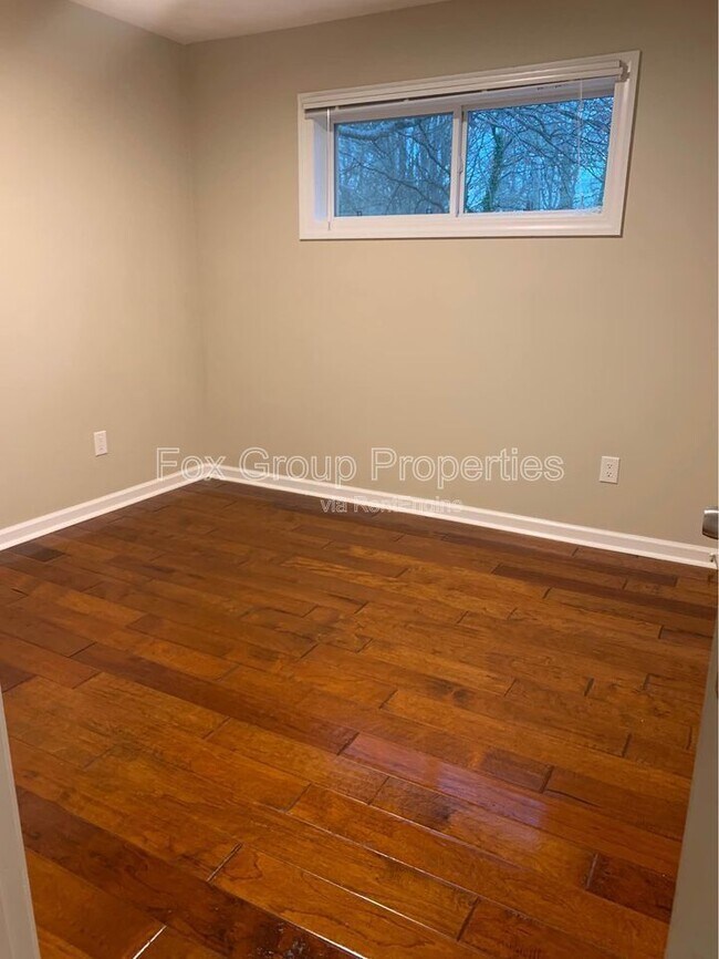 Photo - 405 E J St