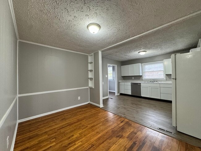 Photo - 790 Allendale Dr