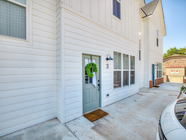 Photo - 1670 N Leverett Ave