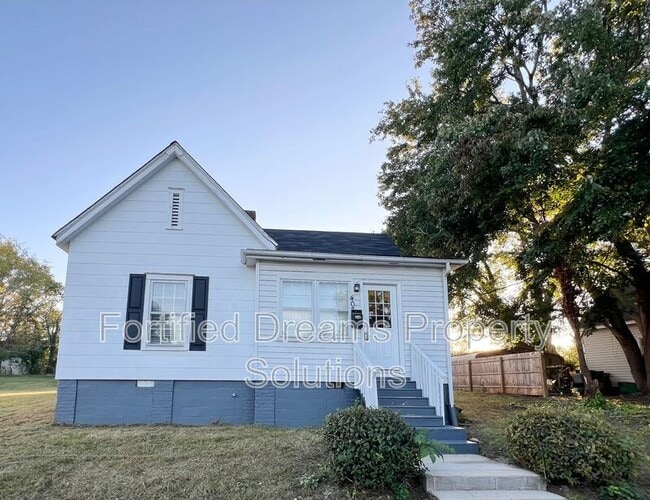 Building Photo - 407 Seaman St