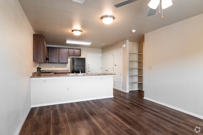 1BR, 1BA - 616SF