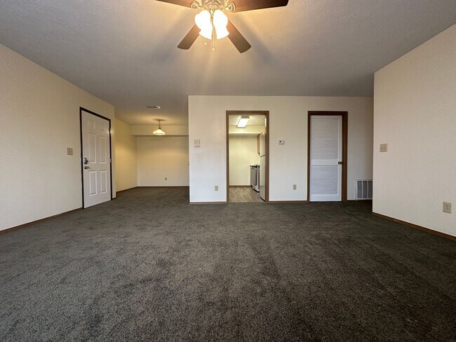 Photo - 108 Oak Creek Plaza