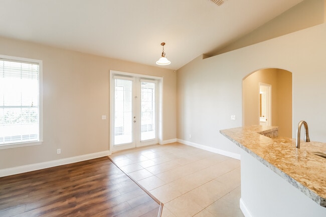 Photo - 690 Country Walk Ct