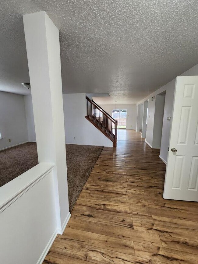 Photo - Lovely 4br/ 2.5 bath Single family home Ne...
