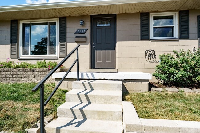 Photo - 1701 Briedweng Ave