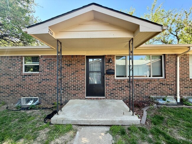Building Photo - Indian Hills Duplex