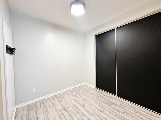Photo - 1392 Carling Dr