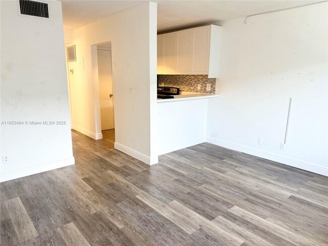 Photo - 1000 SE 15th St Unit 203