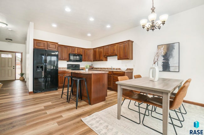 Photo - 8707 Annabelle St