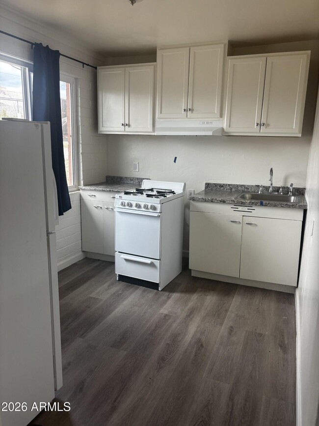 Building Photo - 1372 AZ-92