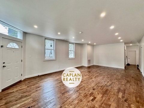 Building Photo - 920 Elm St Unit 1 Rental