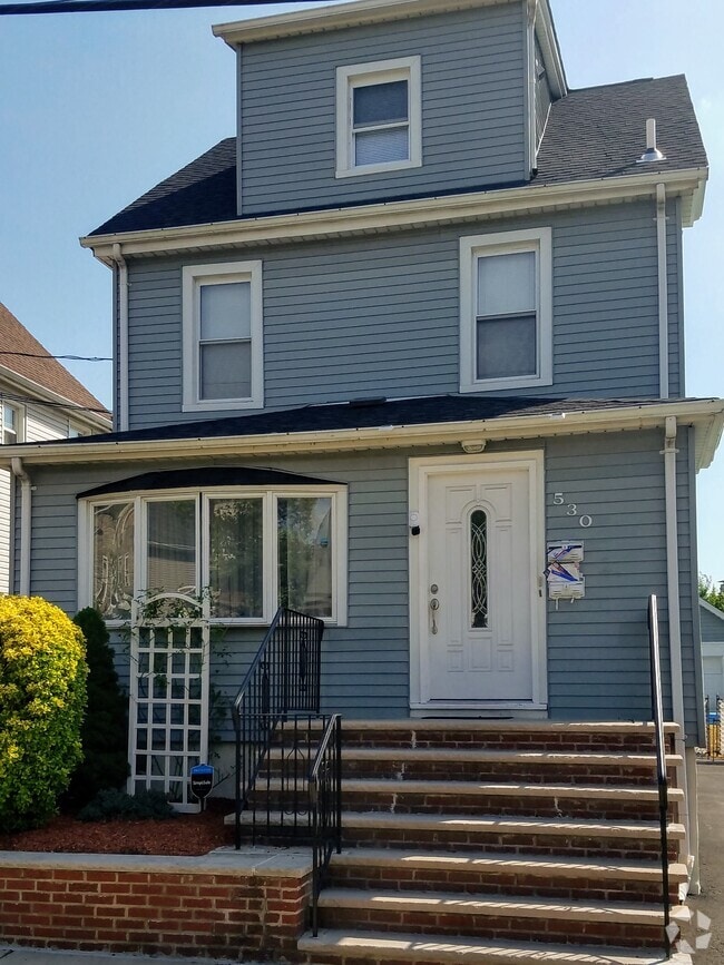 Building Photo - 530 Freeman St. Unit 2nd Floor Rental