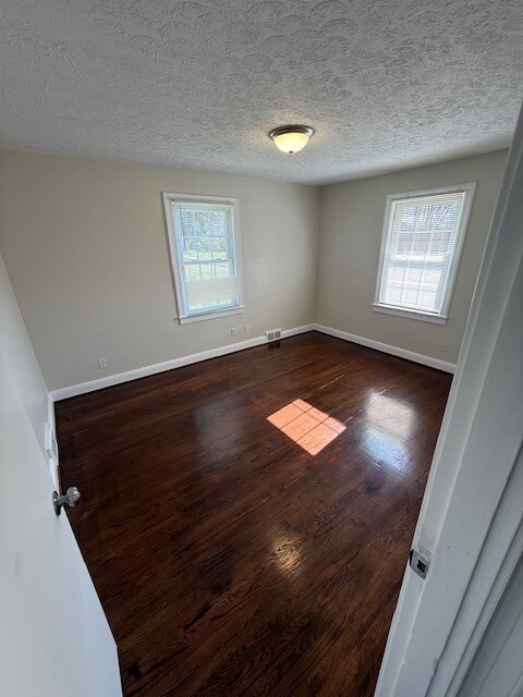 Photo - 1904 N Main St