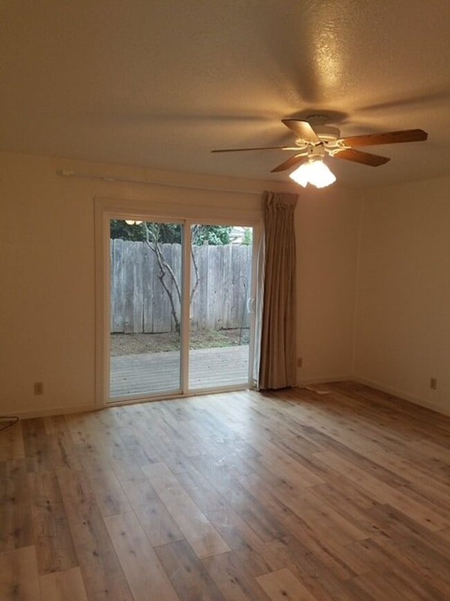 Photo - Spacious 4 Bedroom, 2 Bathroom Jacksonville Home