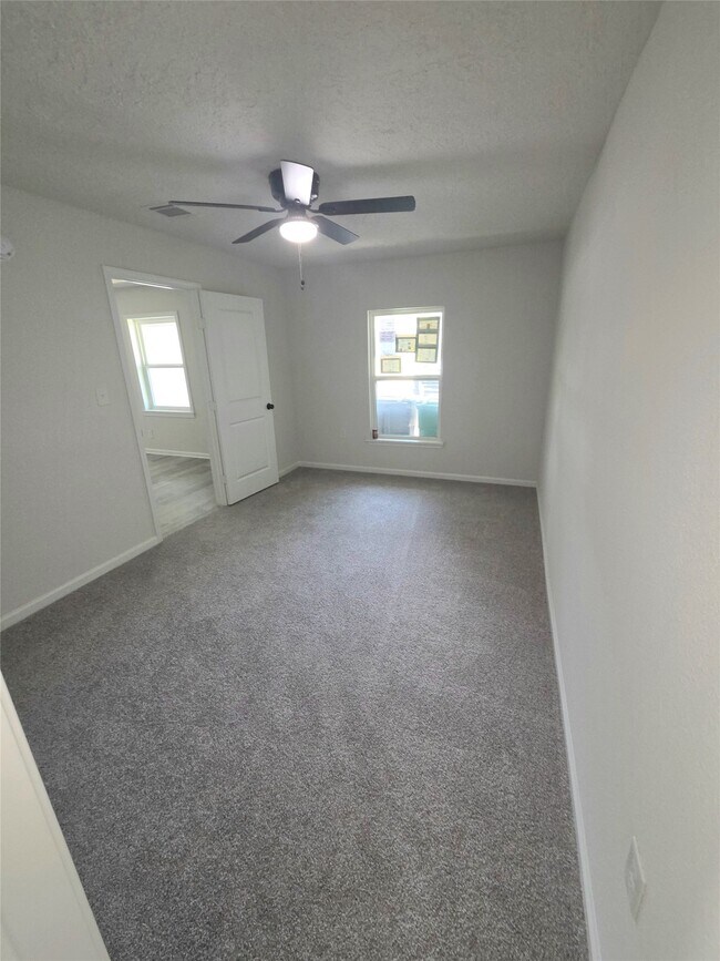 Photo - 4931 Cosby St