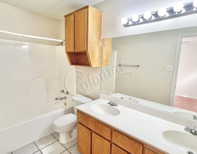 Photo - 1004 W Avenue B