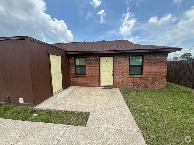 Building Photo - 2407 E 10th St Unit C Rental