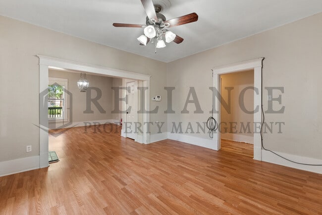 Photo - 1923 N Burns Ave