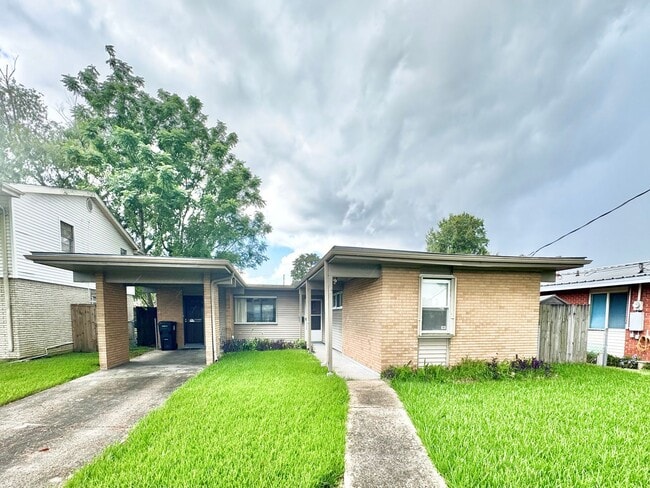 Building Photo - 2655 Hyman Pl